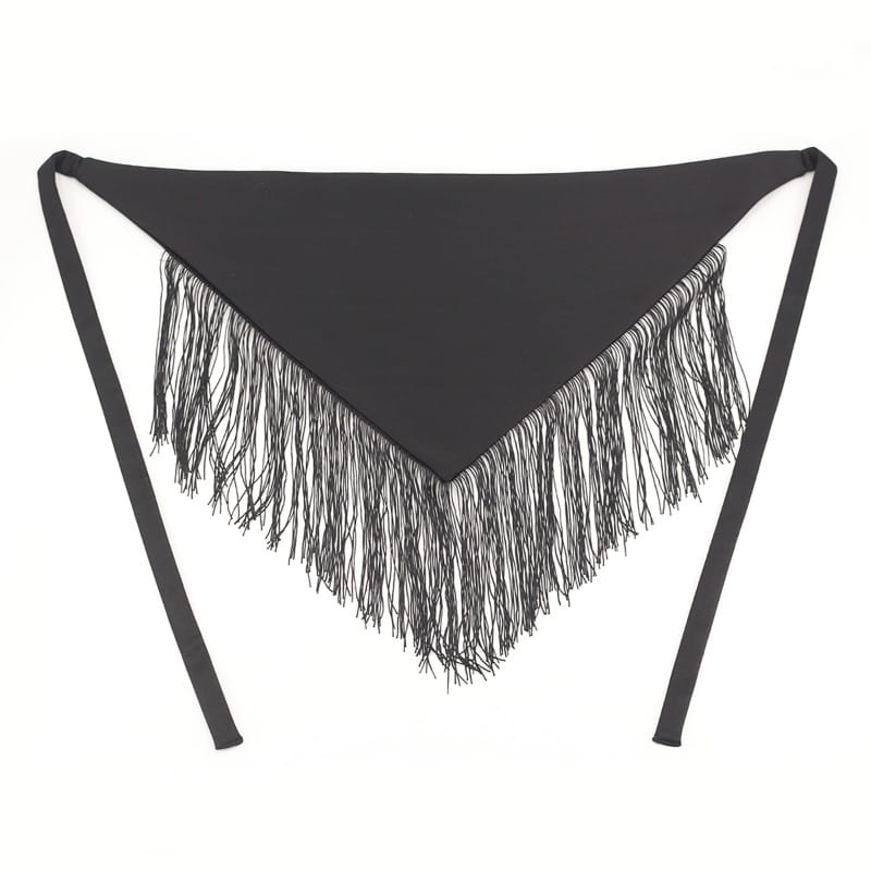 Ceinture de taille à franges noires avec lien à ruban : elle arbore un design de foulard triangulaire noir, avec de longues franges fines le long du bord inférieur et deux liens assortis s’étendant de chaque côté.