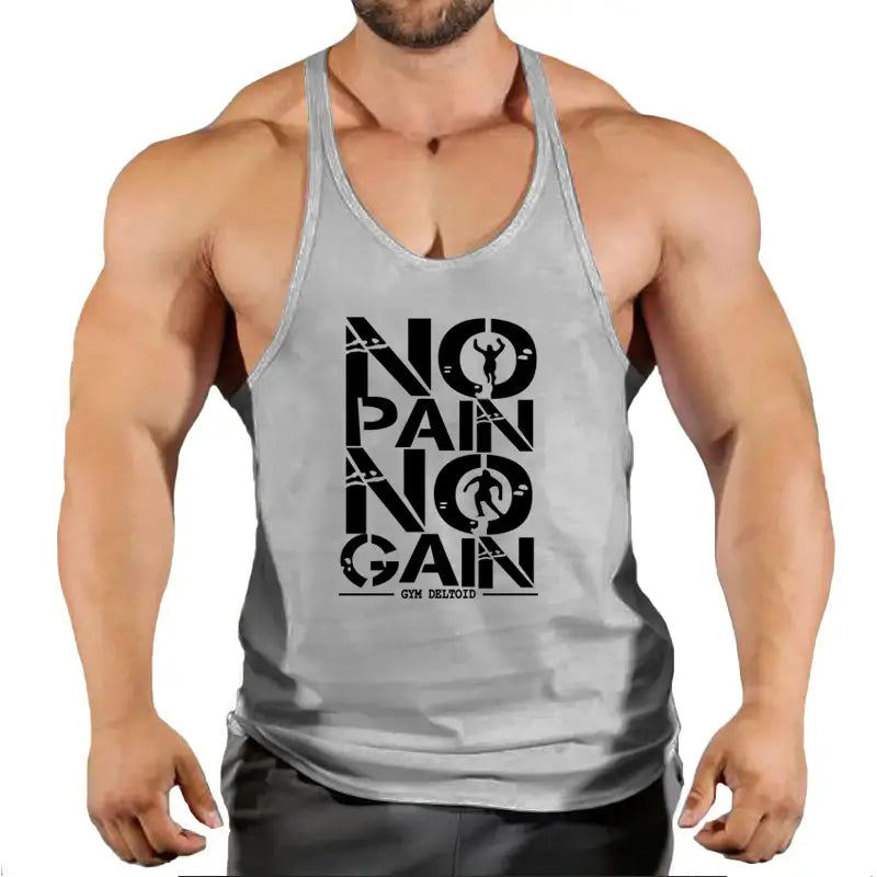 大胆な黒の「NO PAIN NO GAIN」グラフィックとジムをテーマにしたデザインを備えた、グレーのクイックドライ・アスレチックタンクトップ。フィットネスのトレーニングに最適です。