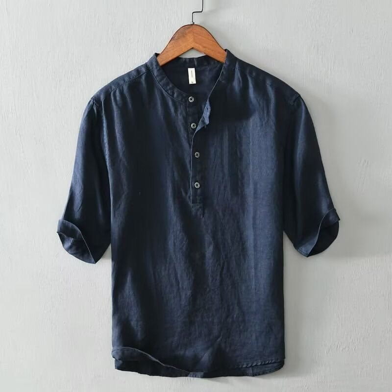 Chemise en lin bleu foncé à col mandarin et design à boutons devant, dans un style japonais rétro.