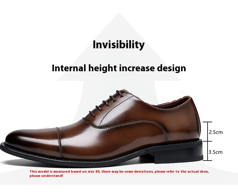 Chaussure Oxford en cuir anglais pour homme, en brun, présentant un design classique de bout rapporté et des lacets noirs, avec des semelles intérieures à hauteur augmentée de 6 cm.