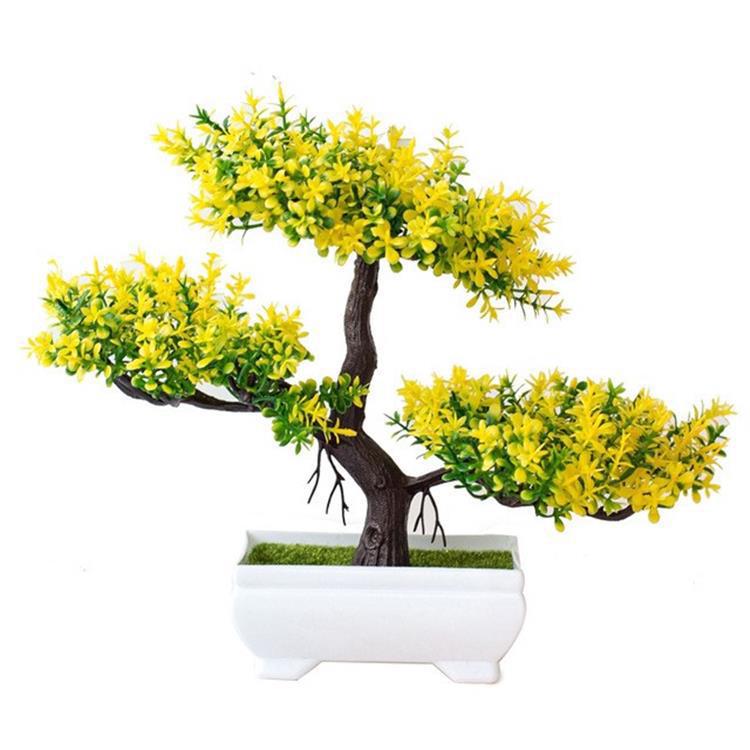 Ein lebhaftes künstliches Bonsai-Bäumchen in Gelb- und Grüntönen mit einem dunkelbraunen Stamm, präsentiert in einem eleganten weißen Keramiktopf.
