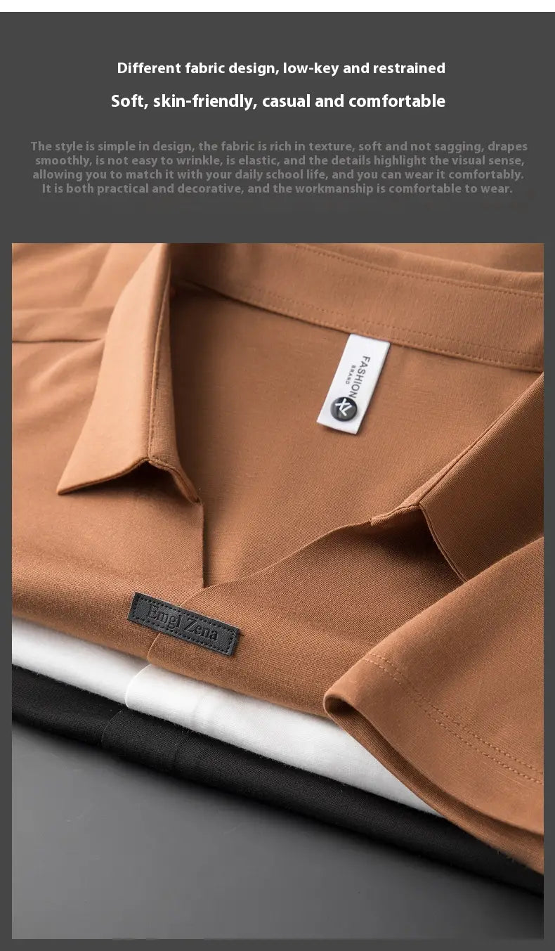 Herren-Slim-Fit-Poloshirt aus melierter Baumwollmischung mit Strukturoptik in Hellbeige; kurzarm, schlichter Kragen, Knopfleiste vorne und dezente Ziernähte.