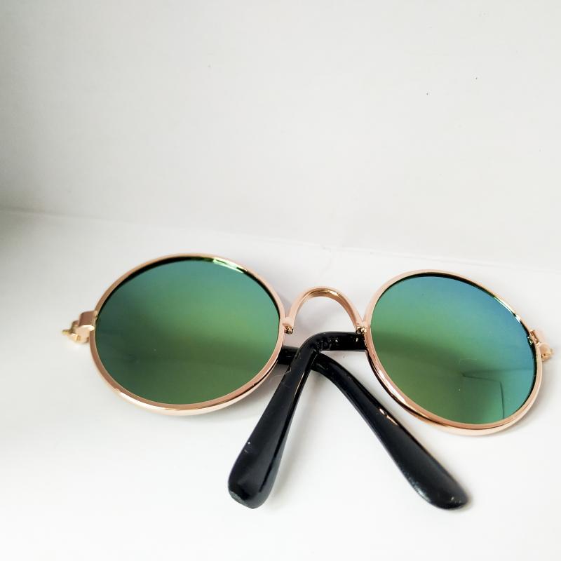 Rose gold metal round cat sunglasses with gradient green mirrored lenses and black temple arms.