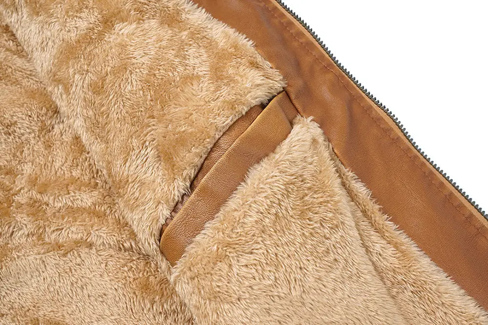 Chaqueta de invierno de forro polar de PU para hombre con capucha, en color camel, con forro de pelo sintético y tirador de cremallera y ribete de cuero marrón.