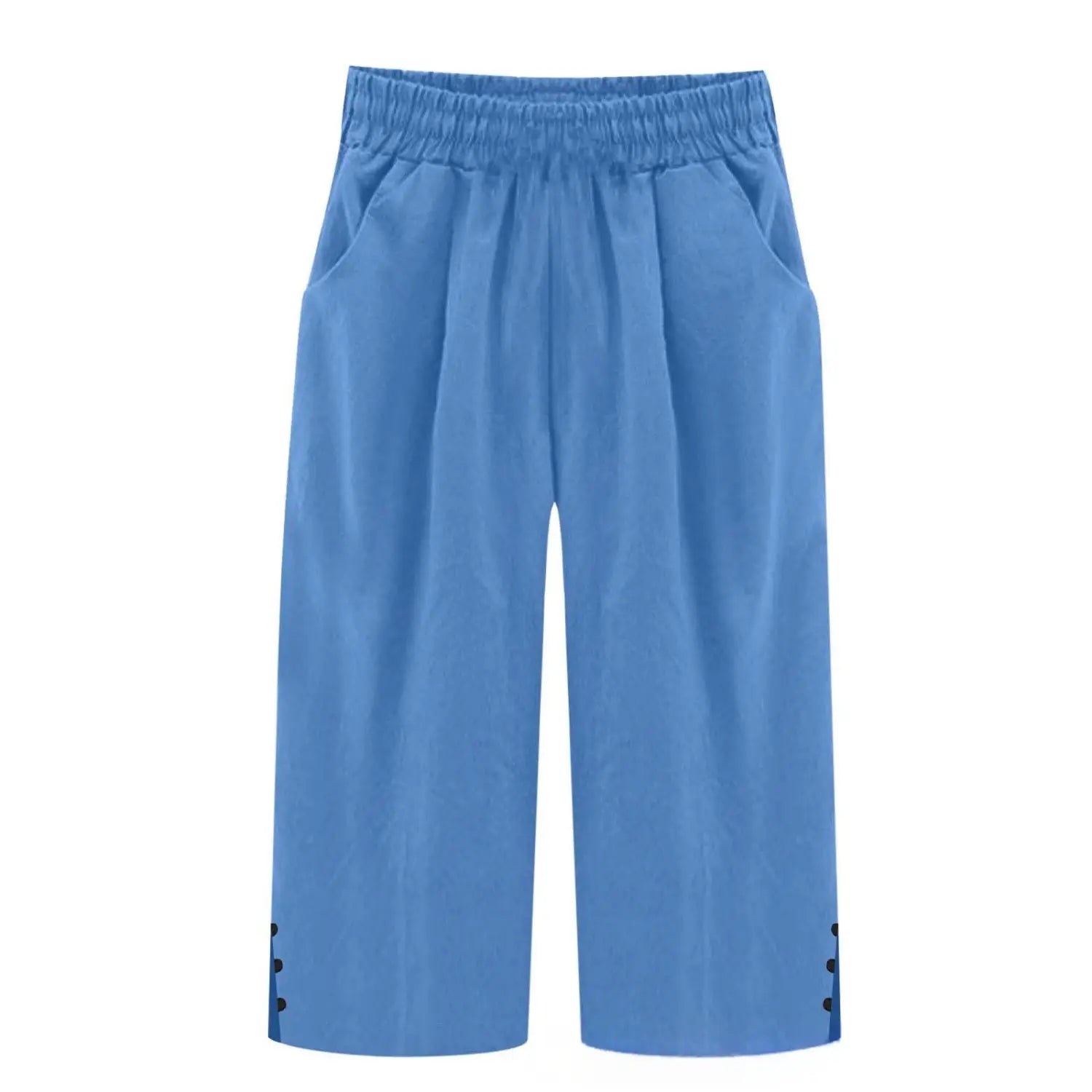 Pantalons capri amples en coton pour femmes en bleu clair, avec une taille élastique et des détails de boutons noirs au niveau des revers.
