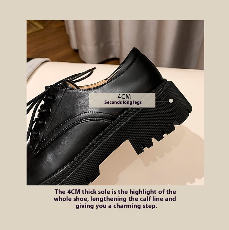 Schwarzer Leder-Schnür-Oxfordschuh mit einer 4 cm dicken, markant massiven Sohle aus Rinderleder im britischen Stil für ein Plateau-Oxfordschuh-Design.