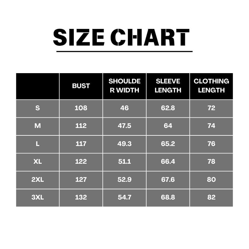Eine graue und schwarze Größenübersichtstabelle zeigt Maße für Brust, Schulterbreite, Ärmellänge und Kleidungs­länge über die Größen S bis 3XL für ein Plus-Size-Kurzärmelshirt mit Streifen und Knopfleiste.