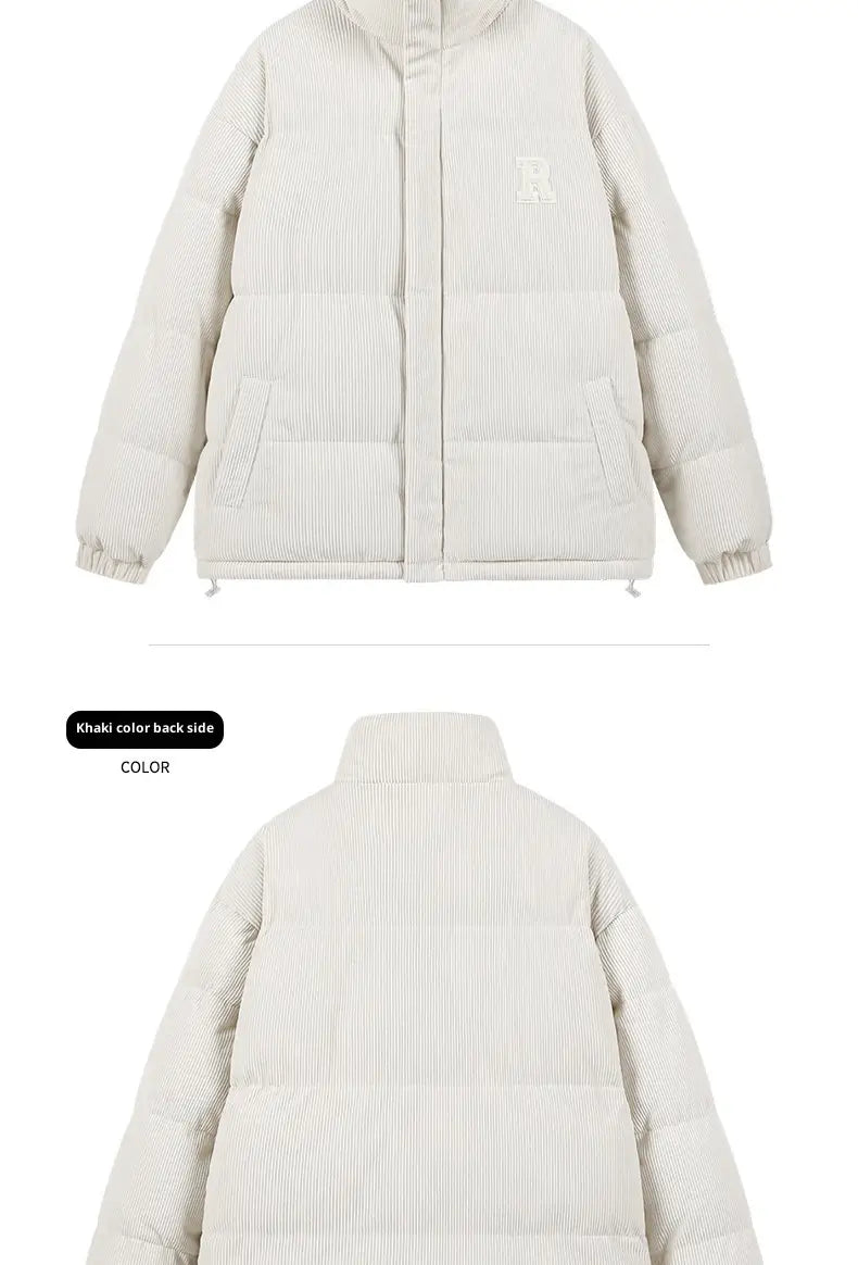 Eine gemütliche Off-White Cord-Pufferjacke, warm gefüttert, mit hohem Kragen und Vordertaschen.
