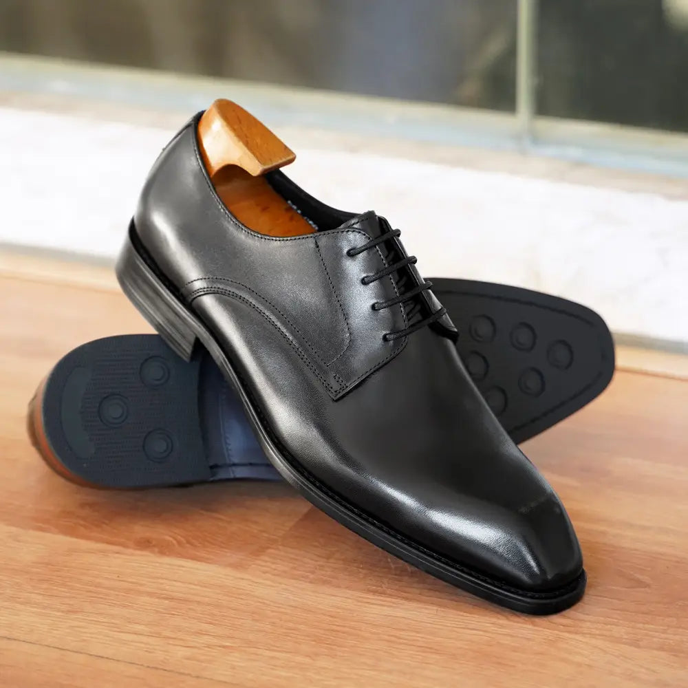 Men’s vintage square toe black leather lace-up dress shoes with polished finish and classic oxford design.