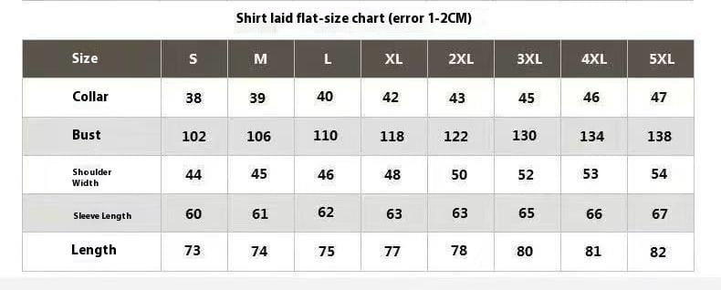 Maße-Übersicht für Herren-Korean-Slim-Fit-Langarmhemd: flach ausgelegt, zeigt Kragen-, Brustumfang-, Schulterbreiten-, Ärmellängen- und Gesamtlängenmaße in Zentimetern für die Größen S bis 5XL