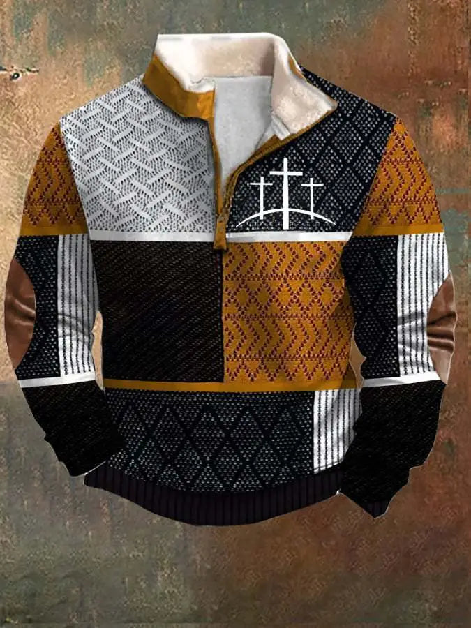 Suéter para hombre de media cremallera con cuello de borrego en negro, blanco y amarillo mostaza, con un diseño de punto texturizado con motivos geométricos y un emblema central de cruz.
