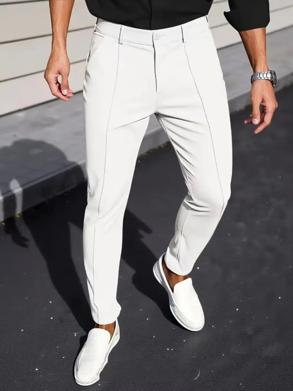 Herren-Slim-Fit-Stretch-Anzughosen in Weiß mit dezenten vertikalen Stickdetails.