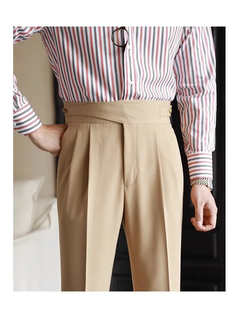 Men’s tailored pleated wool straight leg trousers in khaki with a tailored fit and belt loops.