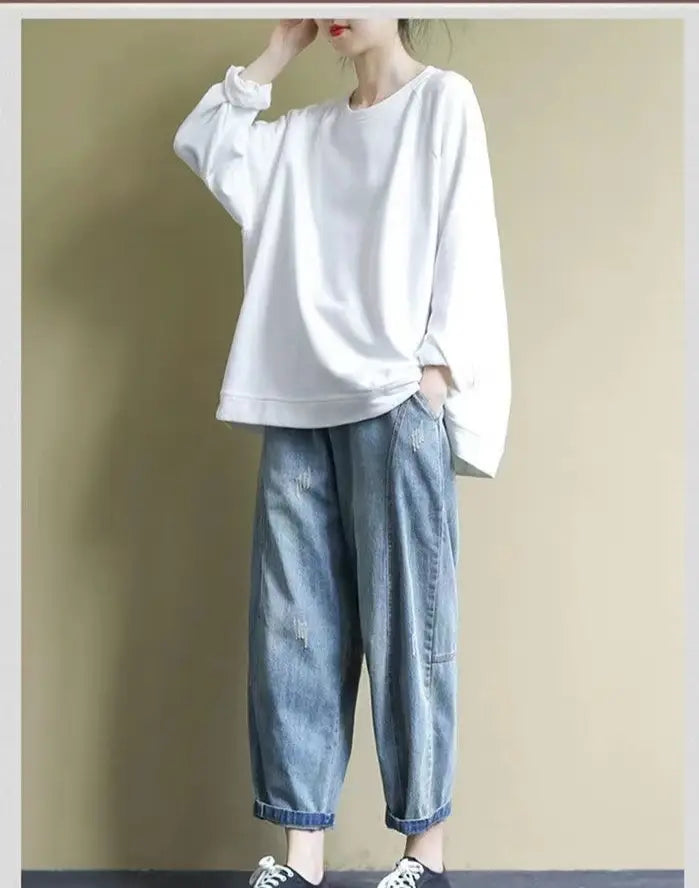 Women’s relaxed oversized cotton blend pullover sweatshirt in white with long sleeves, ribbed cuffs, and a relaxed fit.
