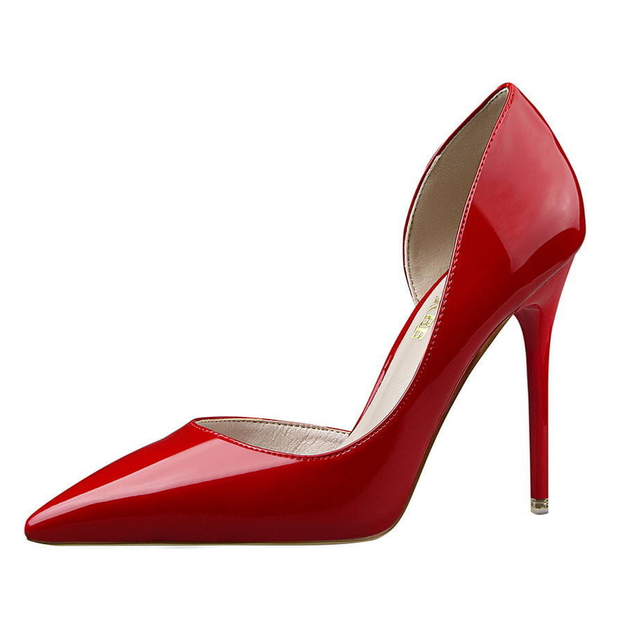 Glänzende Pumps aus rotem Lackleder mit spitzer Zehenpartie, D’Orsay-Absatz, mit offenem Rückendesign.
