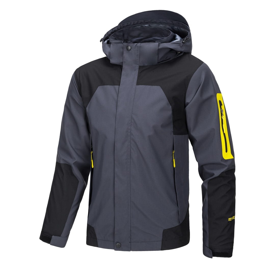 Veste de plein air imperméable à capuche gris foncé et noire pour hommes et femmes, avec des tirettes de fermeture éclair jaune vif et des accents sur les manches, conçue pour la randonnée.