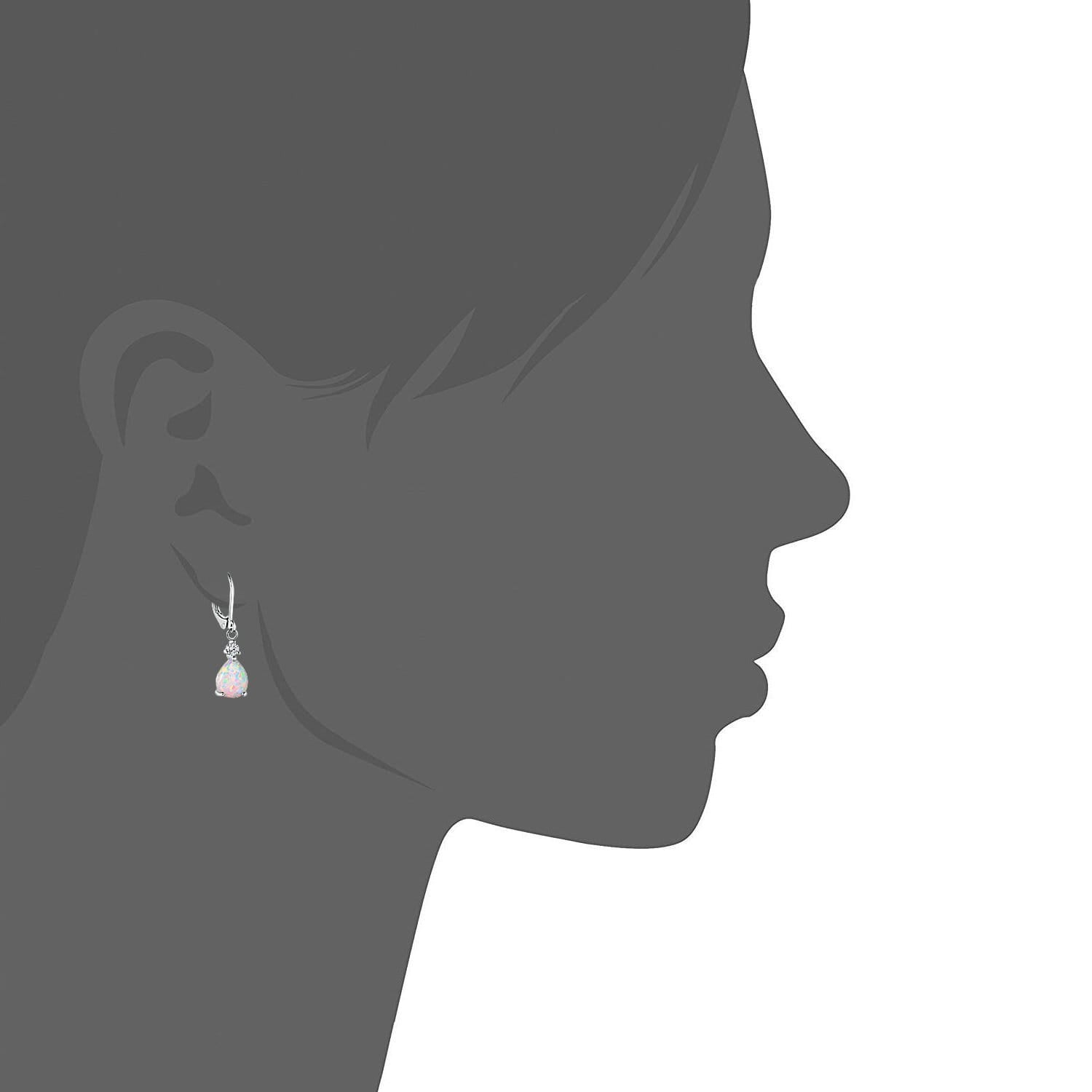 Une délicate boucle d’oreille en or rose, composée d’un pendentif en opale rose en forme de goutte de larmes, agrémenté d’accents de diamants.