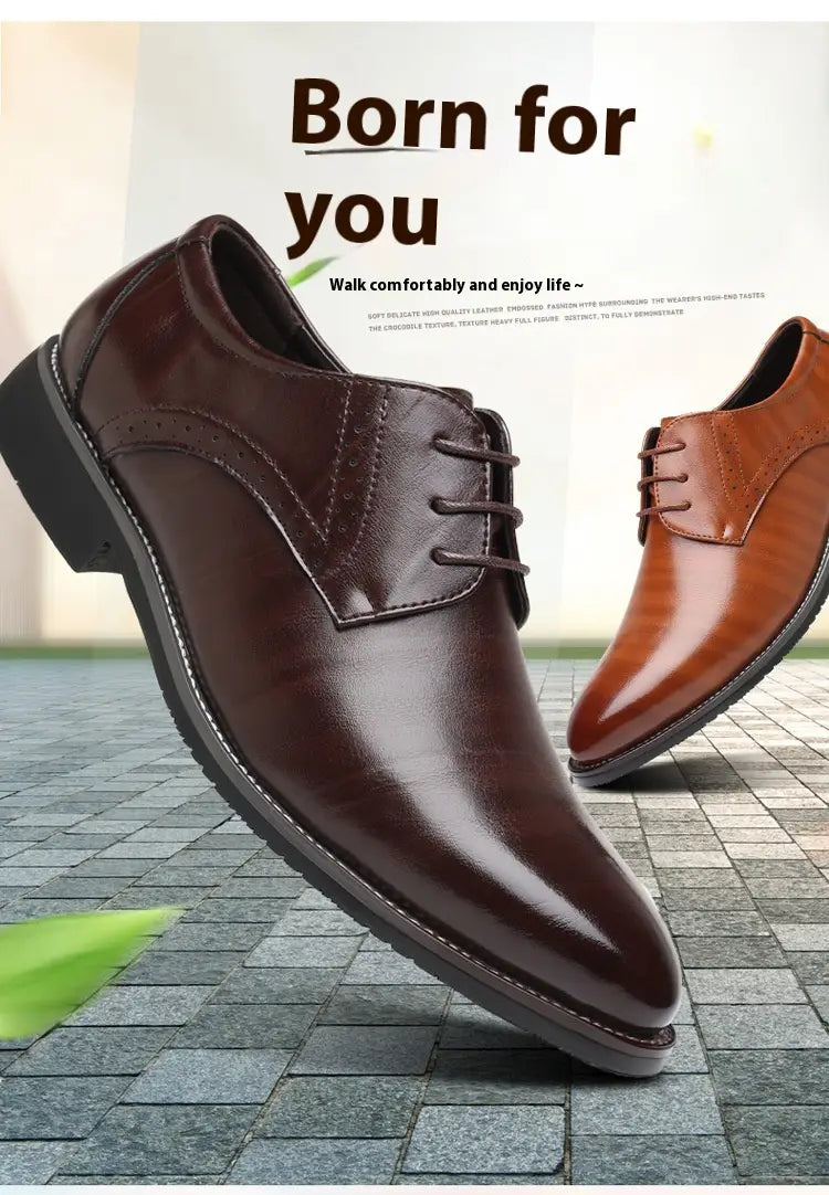 Chaussures habillées de type oxford en cuir pour homme, brogues, présentant un cuir brun foncé poli avec une fermeture à laçage, un bout pointu élégant et des semelles noires contrastantes.