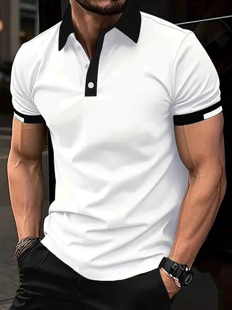 Kontrastiertes Herren-Poloshirt in Weiß im kurzärmeligen Design mit schwarzem Kragen und Ärmelbesatz für den Freizeitgebrauch.