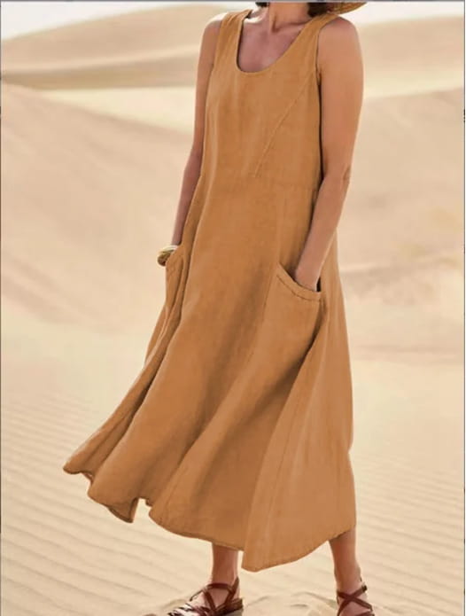 Robe longue maxi en lin couleur beige/tan sans manches, fluide, coupe trapèze en A, à la coupe ample et avec des poches avant.