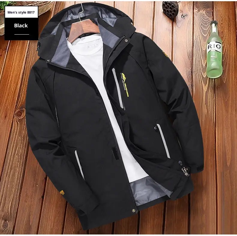 Veste coupe-vent de randonnée imperméable pour hommes noire, avec doublure intérieure grise et tirettes de fermeture argentées réfléchissantes.