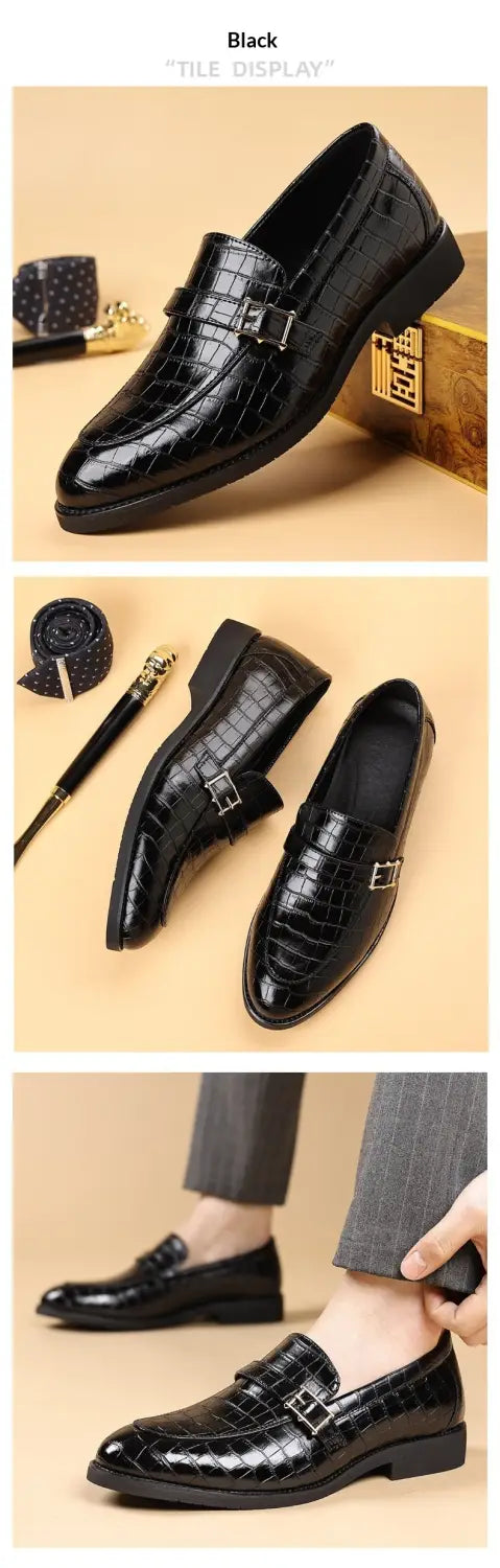 Mocassins à enfiler pour homme en cuir effet crocodile embossé noir, avec un détail de boucle métallique argentée.