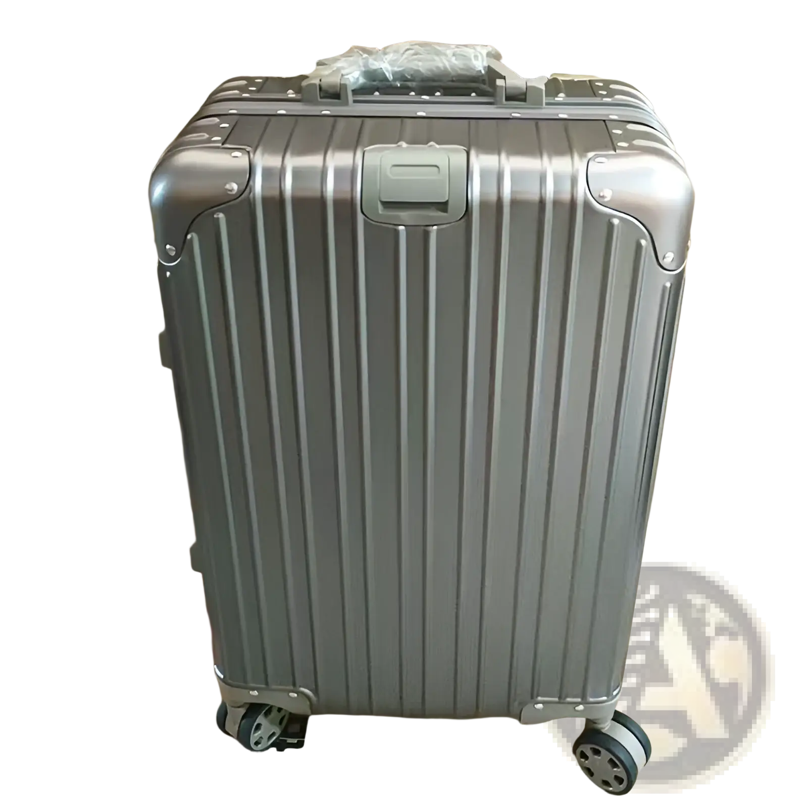 Silver aluminum hardshell Alloy Luggage business travel spinner case with vertical ribbed design and four spinner wheels