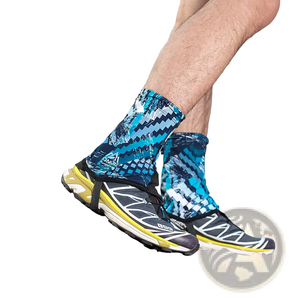 Aonijie running gaiters with blue and black geometric pattern made of snug stretchy fabric for sandproof shoe covers