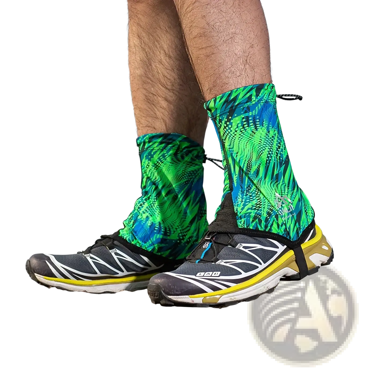Aonijie running gaiters in vibrant green and blue with black zippers and straps for sandproof hiking and running