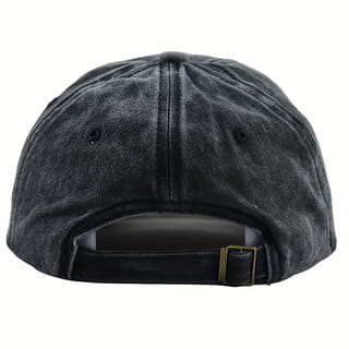 Casquette de baseball en denim noir grisâtre vieilli, avec une sangle réglable noire et une boucle à l’aspect doré, montrée de dos, dans le produit « casquette de baseball en denim corgi vieilli ».