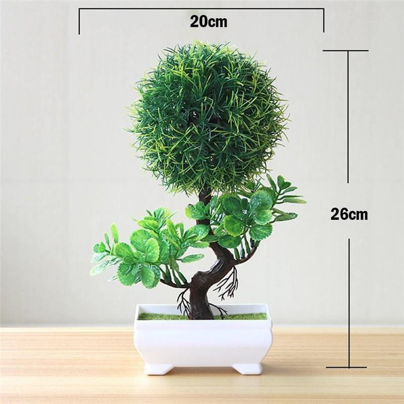 Ein miniaturisiertes künstliches Bonsai-Bäumchen mit dunkelbraunem, gedrehtem Stamm und üppigem grünem zweistufigem Blattschmuck, präsentiert in einem weißen Keramiktopf.