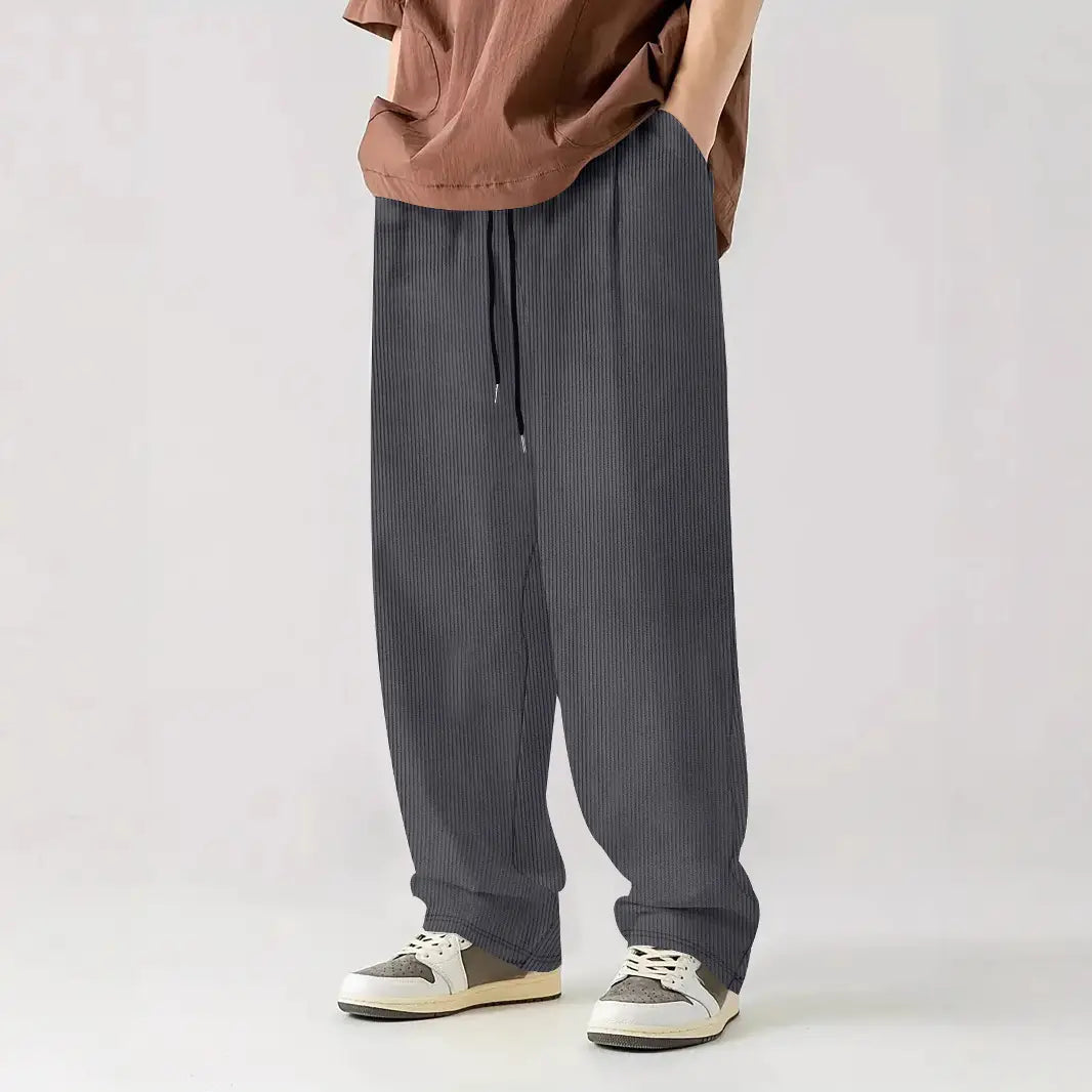 Pantalones casuales rectos de pana con rayas diplomáticas color gris oscuro, corte relajado y holgado, con cintura de cordón.