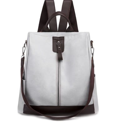 Rucksack mit Diebstahlschutz aus hellem grauem und dunkelbraunem Leder, mit vorderem Reißverschluss, doppelten Schulterträgern und verstellbarem Umhängegurt, ideal für Reisen in der Stadt.