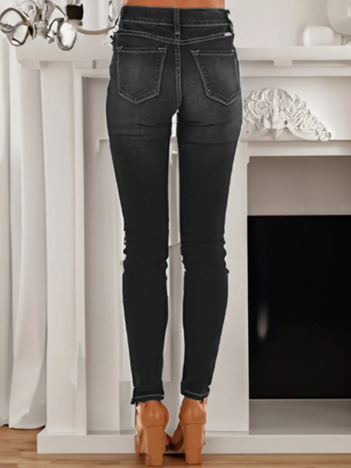 Women’s high-waisted stretch skinny jeans in black featuring a slim fit and classic denim texture.