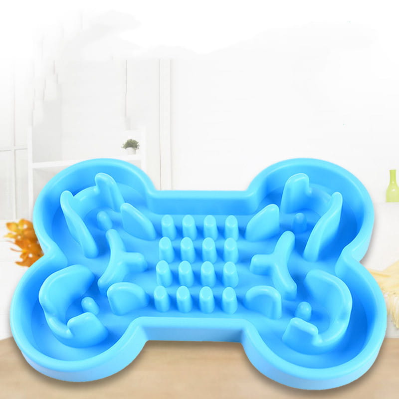 bol pour chien à alimentation lente en silicone en forme d’os bleu, avec un design texturé de labyrinthe pour une alimentation plus lente.