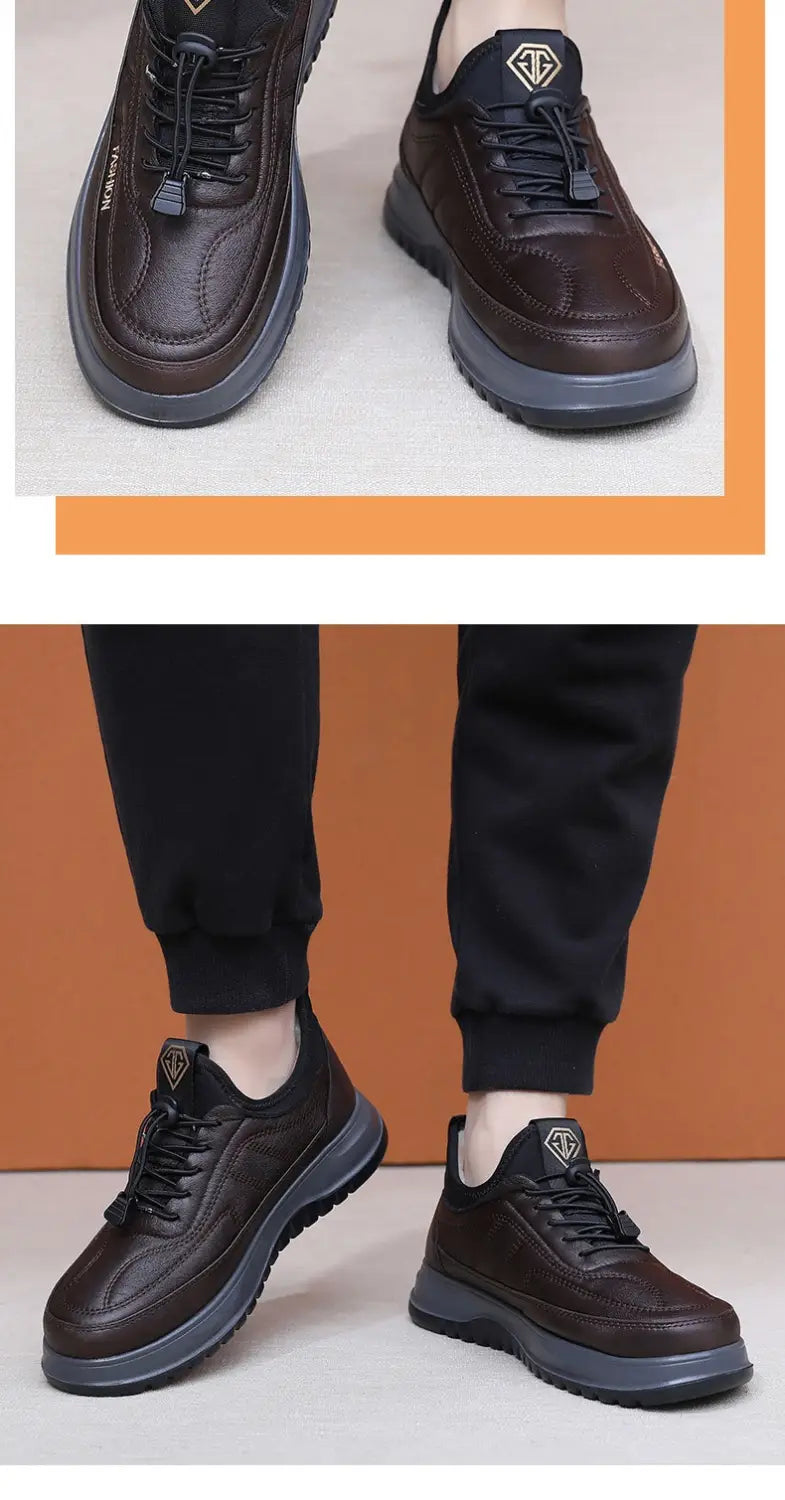 Zapatillas de invierno de cuero color marrón oscuro con forro de lana para hombre, con una suela acolchada y gruesa y cordones negros.