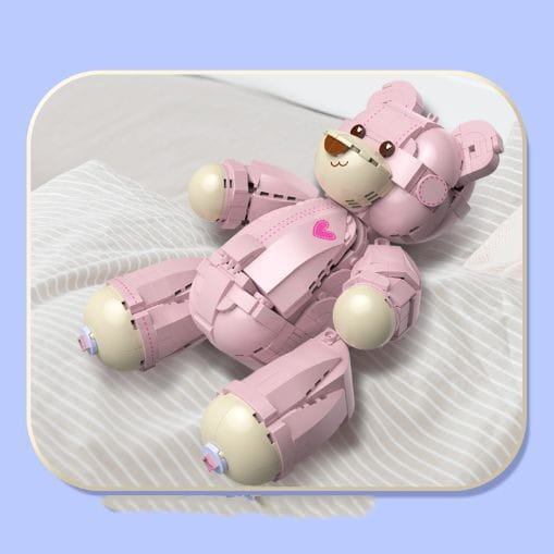Rosa roboterartiges Teddybär-Bausteinspielzeug mit beigen Gelenken und einem kleinen pinken Herzen auf seiner Brust aus dem 730-teiligen Teddybär-Roboter-Spielzeug-Set in Rosa