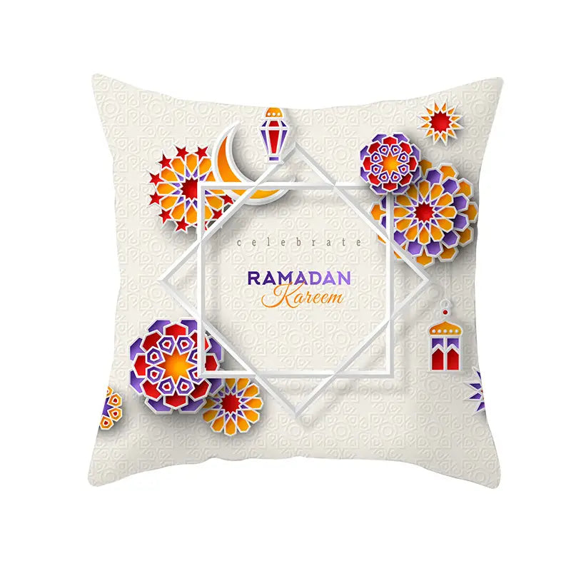 Cojín de tela cuadrado de color crema que presenta vibrantes patrones florales geométricos en naranja y morado, con lunas crecientes y linternas estilizadas que rodean el texto celebrate ramadan kareem dentro de un marco de diamante blanco; diseñado como una funda de cojín de Ramadán Kareem azul y oro para linterna Eid.