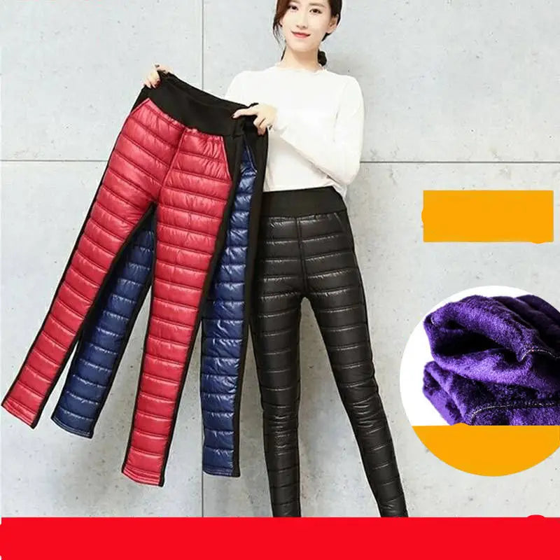 Pantalones tipo lápiz de invierno de cintura alta, forrados con felpa, en rojo y acolchado azul marino, con cintura elástica negra y forro de felpa morada.
