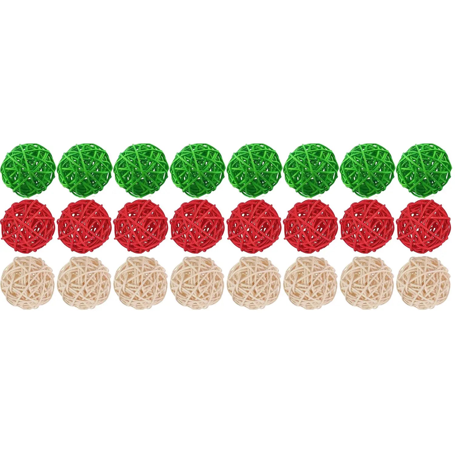 Ensemble de douze boules en rotin d’osier tressé, vertes, rouges et beige, utilisées comme boules de remplissage pour vases de Noël.