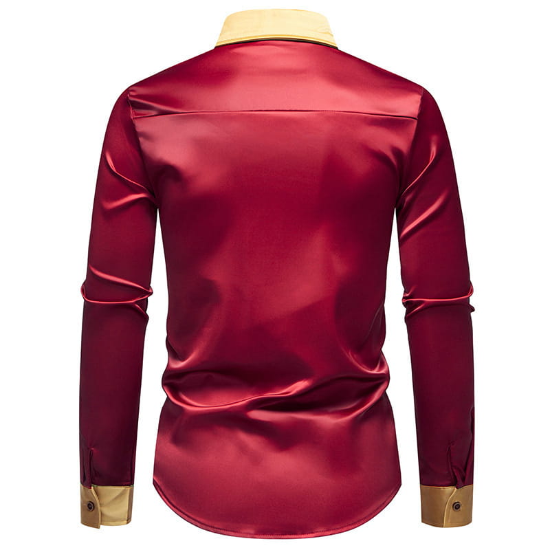 Una elegante camisa de vestir de manga larga para hombre en satén burdeos brillante, con cuello y puños colorblock dorados a contraste.