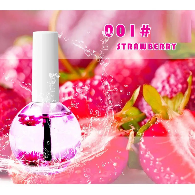 Une bouteille en verre transparente munie d’un bouchon blanc, remplie d’un traitement huile pour ongles et cuticules revitalisant des fleurs séchées roses vives parfumées à la fraise.