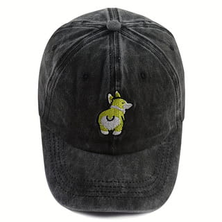 Une casquette de baseball en coton noir grisâtre vieilli avec un petit corgi brodé vert et blanc à l’avant, appelée « casquette de baseball en denim corgi vieilli ».