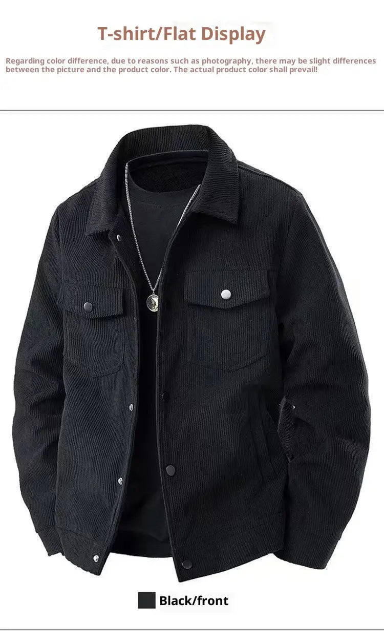 Schwarze Herren-Cord-Arbeitsjacke mit klassischem Kragen und geknöpften Brusttaschen, ausgelegt für eine lockere, lässige Passform