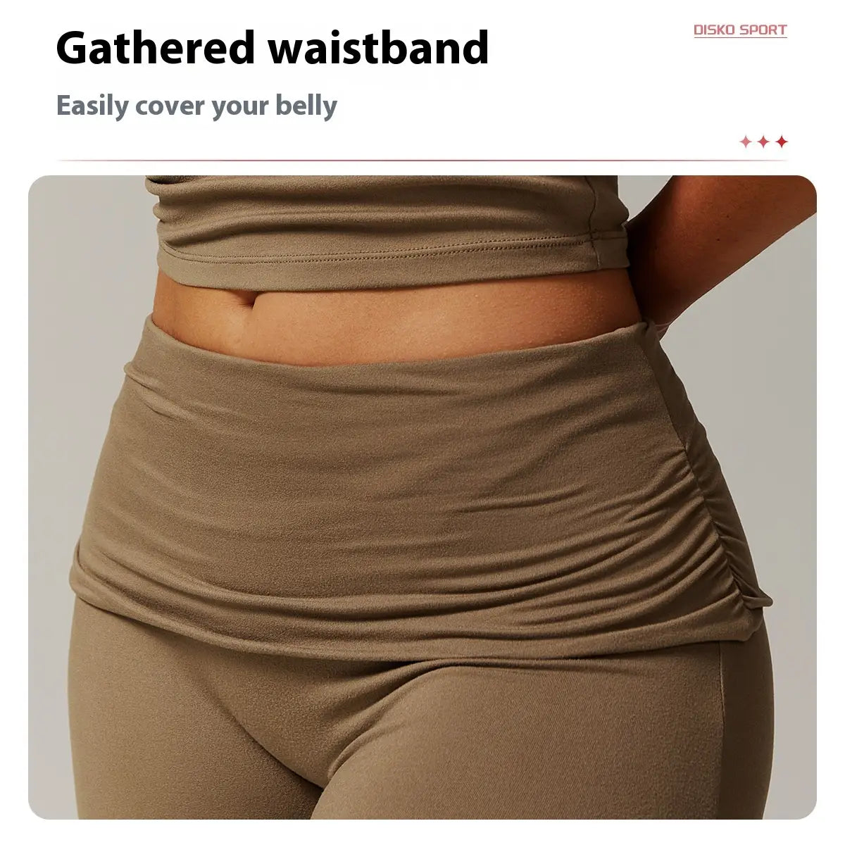 los pantalones de yoga acampanados de cintura alta presentan una cinturilla elástica color topo fruncida, diseñada para cubrir cómodamente el abdomen.