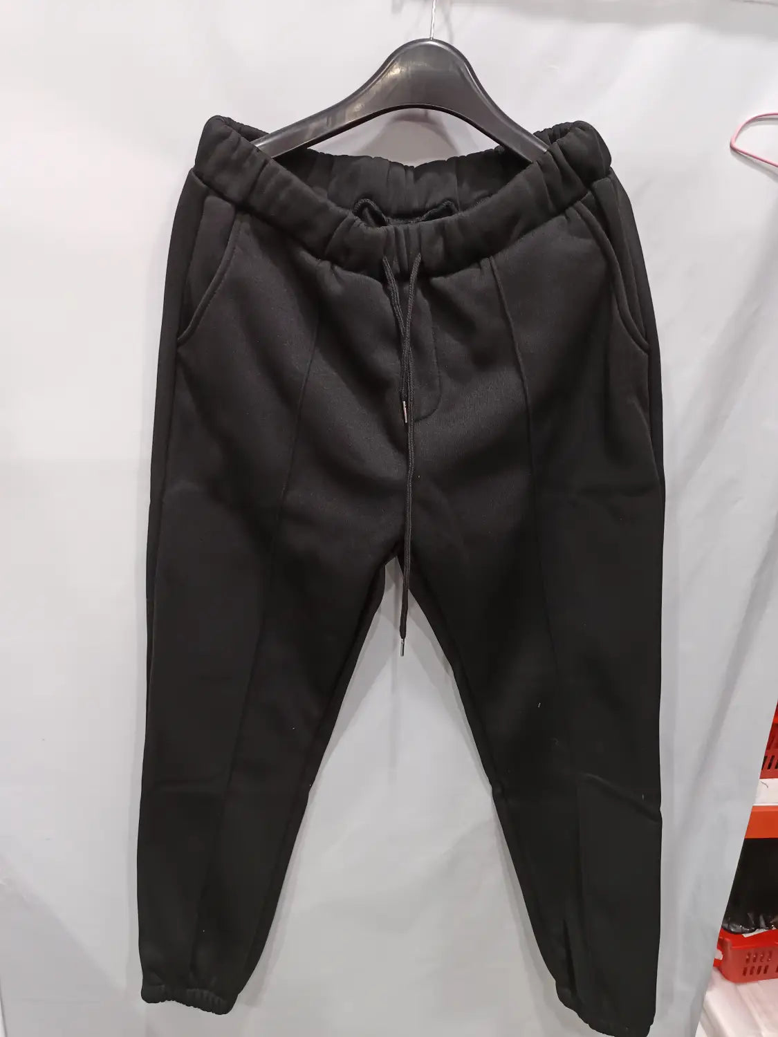 Men’s black fleece drawstring sweatpants with elastic waistband and side pockets designed for casual comfort.