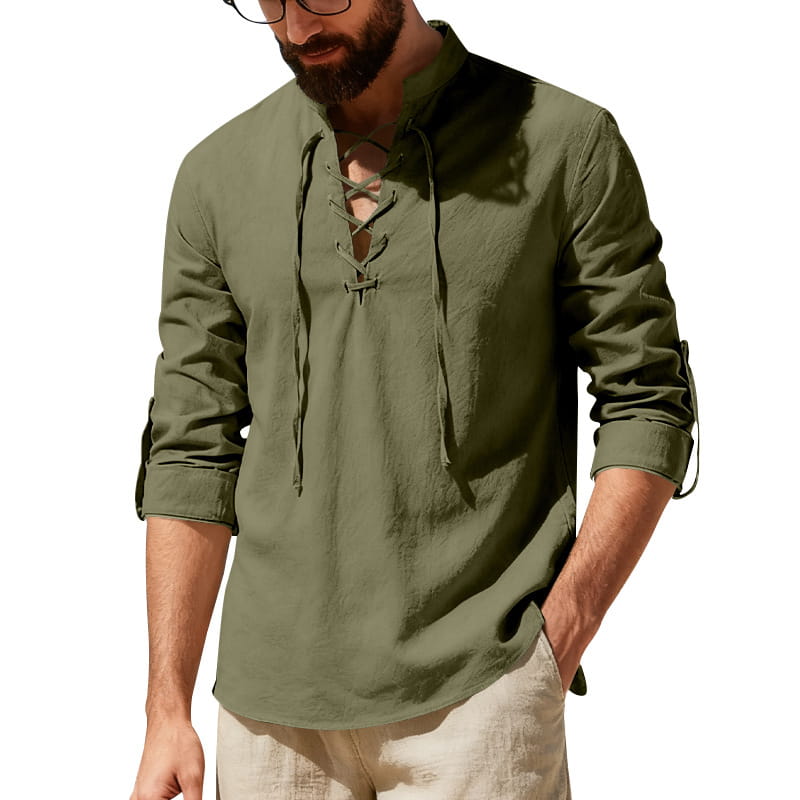 Camisa tipo henley de lino verde oliva para hombre con cordones, de mangas largas y puños arremangados.