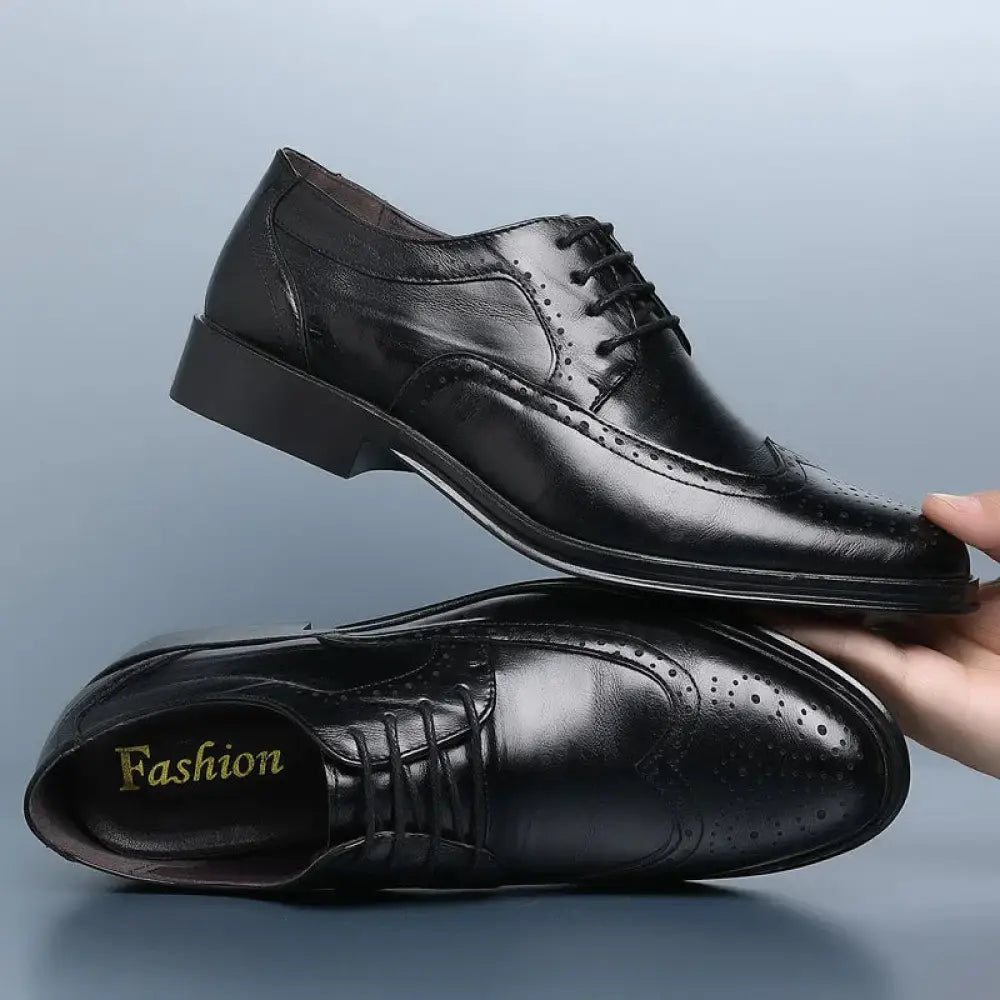 Men’s block carved black leather brogue oxford shoes with polished finish and perforated detailing