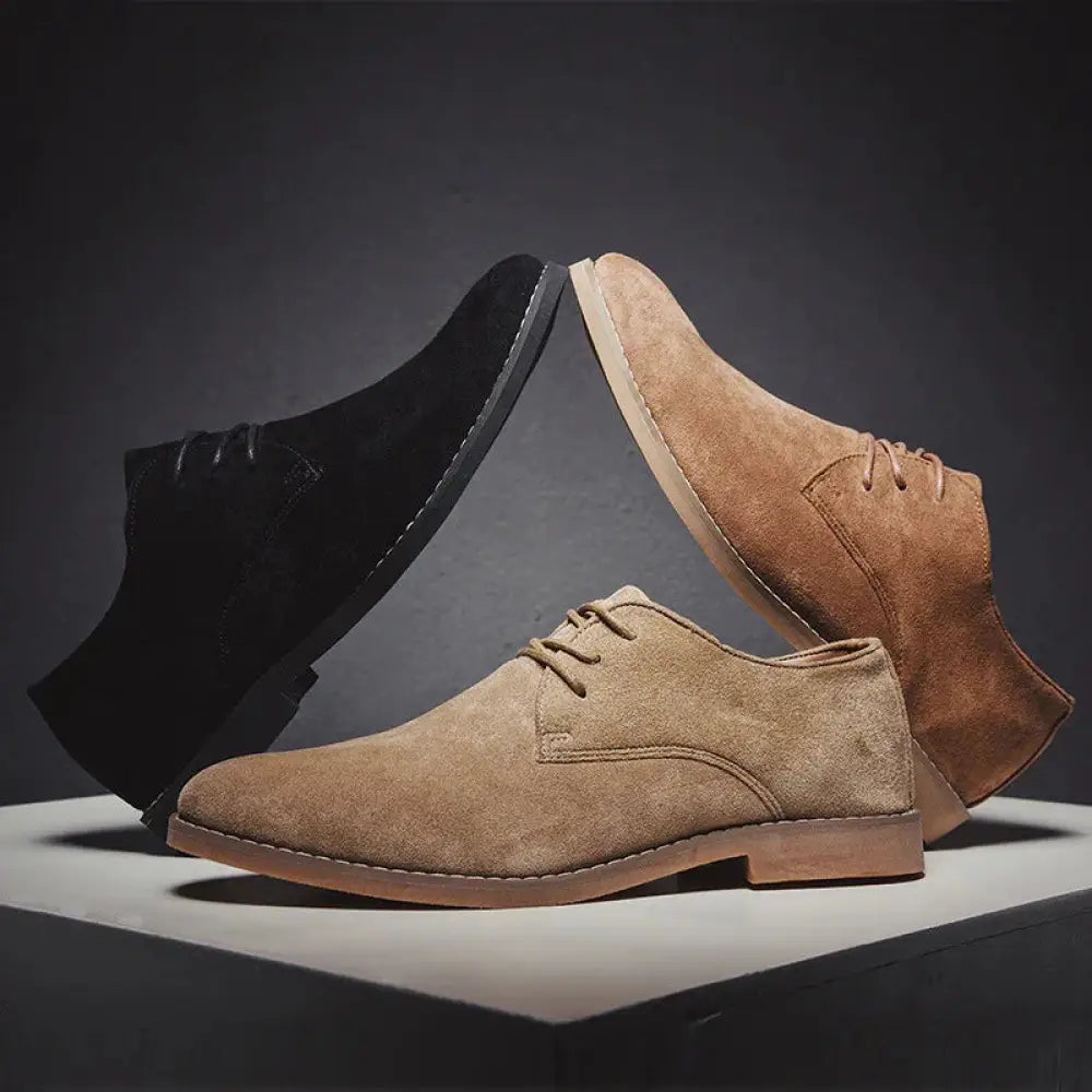 Men’s british style frost leather tan suede chukka boots with light brown laces and low-profile rubber sole