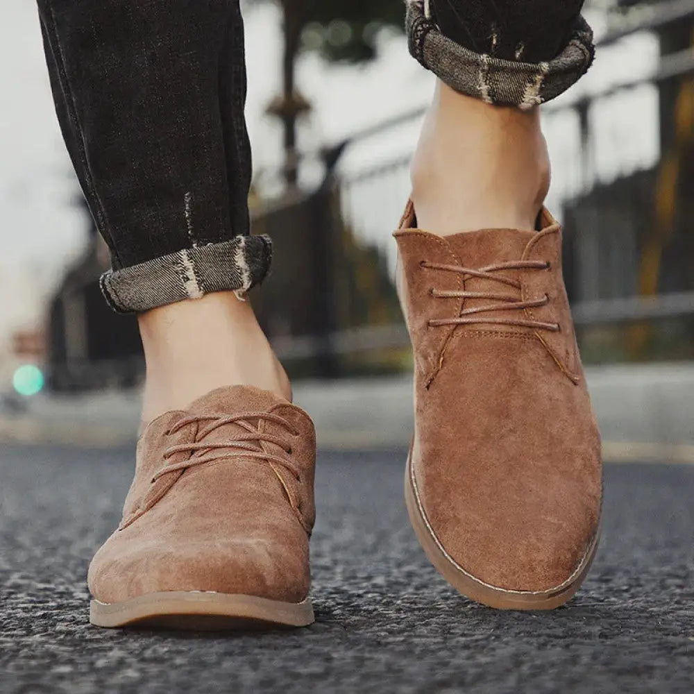 Men’s British style frosted brown suede leather chukka boots with matching laces and light tan rubber sole